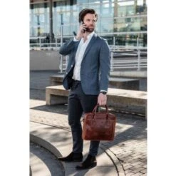 DSTRCT Premium Collection Laptopbag 14" Black -Eastpak Verkoop 230030 laptoptas 14 inch dstrct cognac 5 1