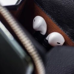 MOSZ Telefoontasje Quilted Black Brushed Silver -Eastpak Verkoop 5 28