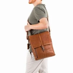Burkely Antique Avery Crossover Messenger M Cognac 10 Burkely Antique Avery Crossover Messenger M Cognac -Eastpak Verkoop 8007918.56.24 5