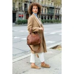 Biba Boston Shoulder Bag Cognac -Eastpak Verkoop biba aw2021 041120 mgl9138