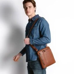 Piquadro Black Square Crossbody Bag IPad Air/Pro Black -Eastpak Verkoop ca1816b3 n dett10 1