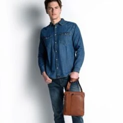 Piquadro Black Square Crossbody Bag IPad Air/Pro Black -Eastpak Verkoop ca1816b3 n dett9 1