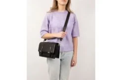 Cowboysbag Saskia Weerstand X Crossbody Bag Kopenhagen Olive -Eastpak Verkoop cowboysbag 3248 kopenhagen crossbodybag black 2 682 1 1 1