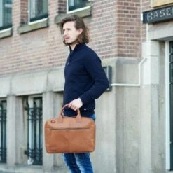 Plevier Flint Laptoptas 2-Vaks 15.6" Cognac -Eastpak Verkoop flint 351 3 sfeerfoto