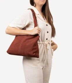 Cowboysbag Suede Handbag Cody Brandy -Eastpak Verkoop handbag cody 000302 brandy 20964
