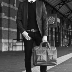 Chesterfield Dylan Laptop Schoudertas 17" Brown 7 Chesterfield Dylan Laptop Schoudertas 17" Brown -Eastpak Verkoop leren laptoptas bruin dylan 1