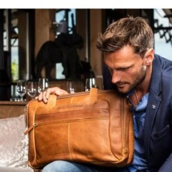 Chesterfield Ryan Laptop Schoudertas Large 17" Black -Eastpak Verkoop leren laptoptas cognac ryan 1 2