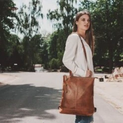 Chesterfield Chelsea Rugzak / Schouder Shopper 14" Cognac 9 Chesterfield Chelsea Rugzak / Schouder Shopper 14" Cognac -Eastpak Verkoop leren rugzak cognac chelsea 1