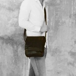 Chesterfield Remy Schoudertas Black -Eastpak Verkoop leren schoudertas zwart remy 1