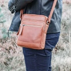 Chesterfield Birmingham Schoudertas Cognac -Eastpak Verkoop model 12