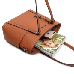 Pulcher New York Schoudertas 14" Cognac 9 Pulcher New York Schoudertas 14" Cognac -Eastpak Verkoop p 330 kleur cognac